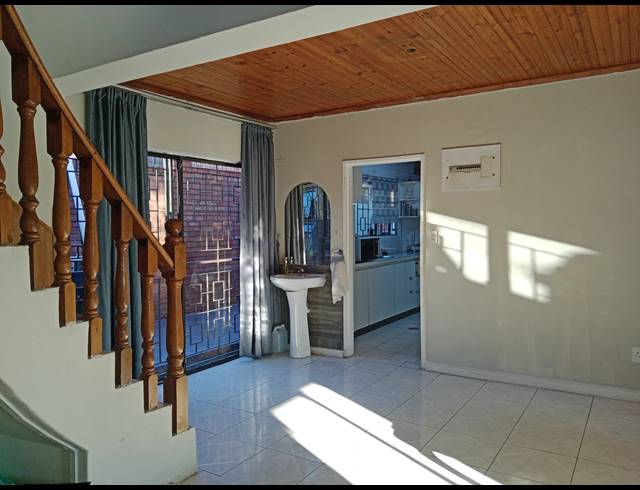 6 BEDROOM FREEHOLD FOR SALE IN RAISETHORPE